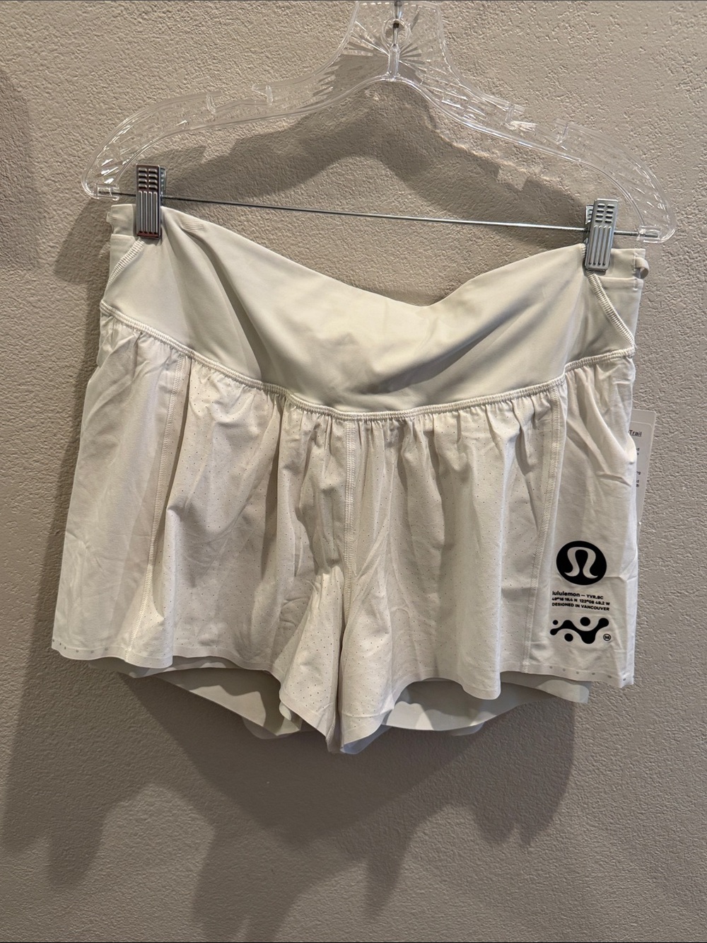 lululemon athletica bone Women's Nulux Road to trail HR short 4” size 14